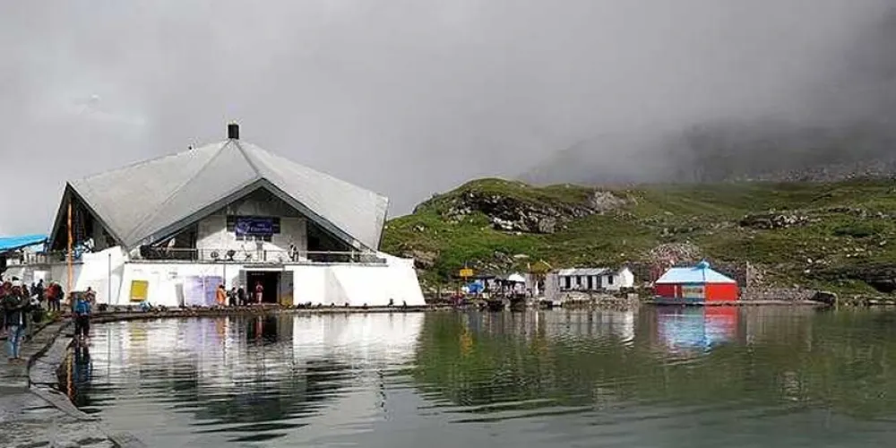Experience the spirituality of Hemkund to the most in Valley of Flowers