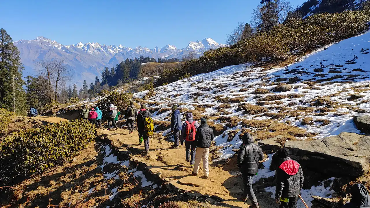 Trekkers enjoying the trek of kedarkantha in Spring Season, Trek The Himalayas
