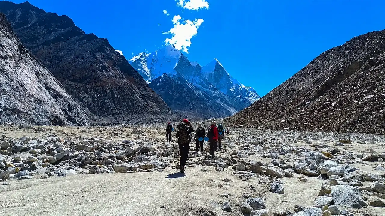 gaumukh tapoavan, best time to visit gaumukh tapoavan, trek the himalayas, indian hikes, gaumukh trek, gaumukh tapovan view