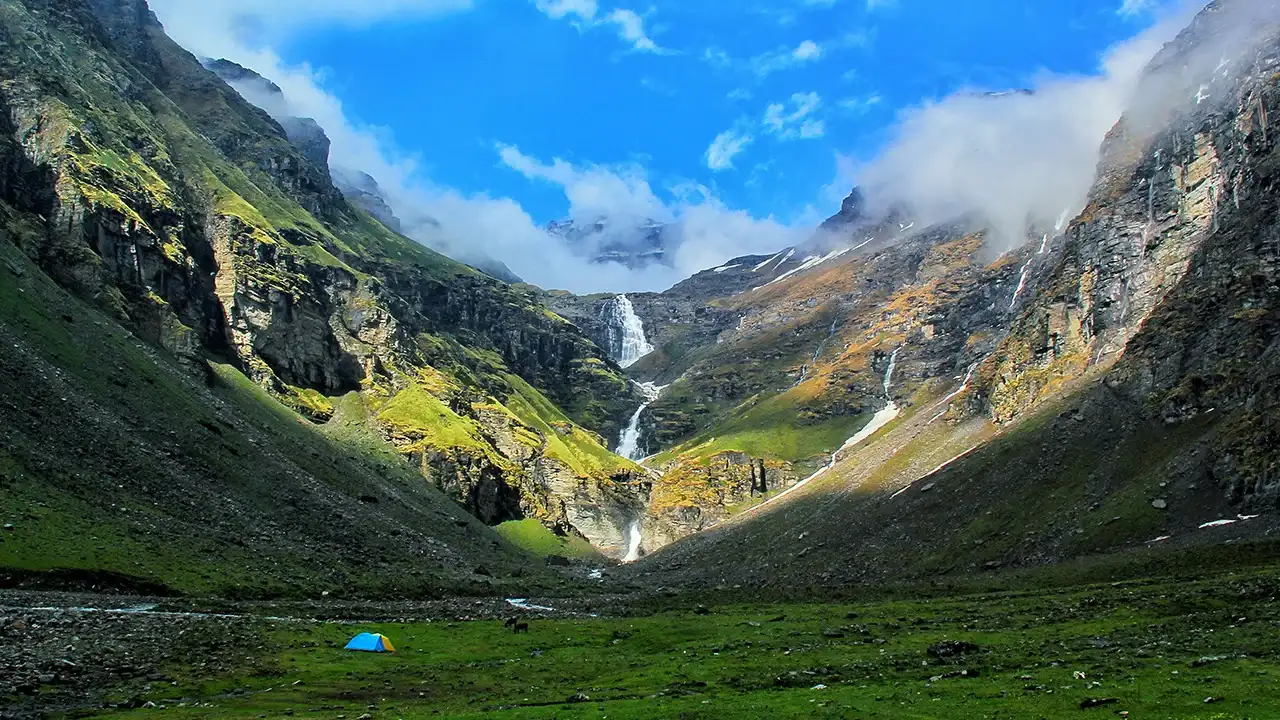 rupin pass trek, trek to rupin pass, trek the himalayas, indian hikes, rupin pass best view, rupin pass trek in autumn