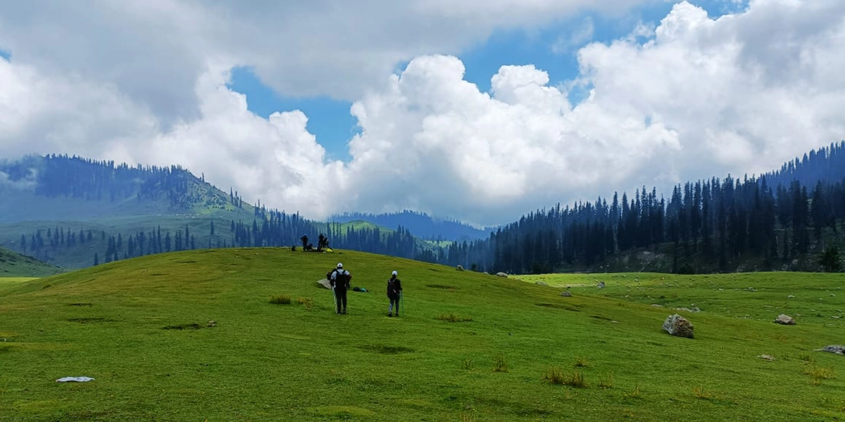 Doodhpathri Trek