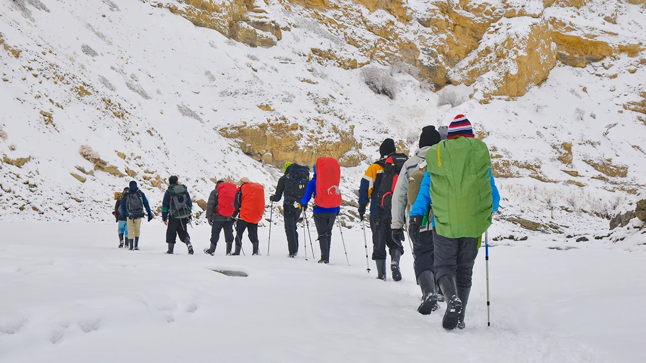 How to Keep Yourself Warm in Winter Treks