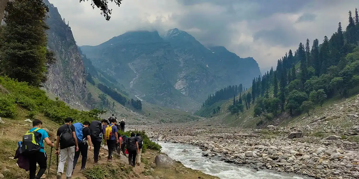 Wear Quick Drying Clothes- monsoon trekking tips