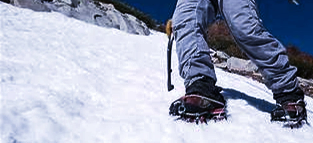 Helpful Tips To Walk Safely on Snow - TTH