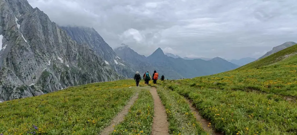 kashmir great lakes trek
